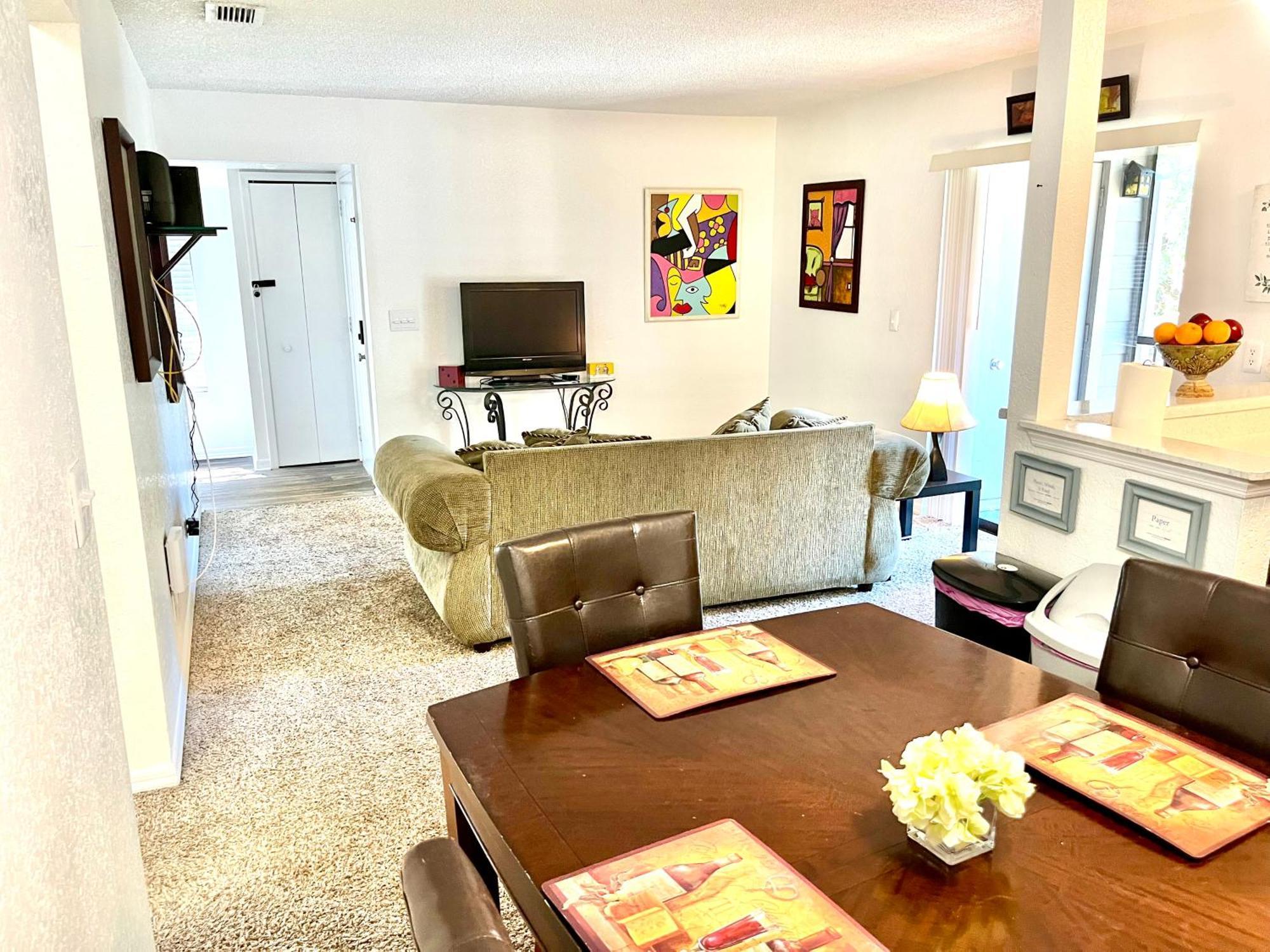 Daytona 2 Bed Apartment 10 Minutes To Beach With Balcony ポート・オレンジ エクステリア 写真