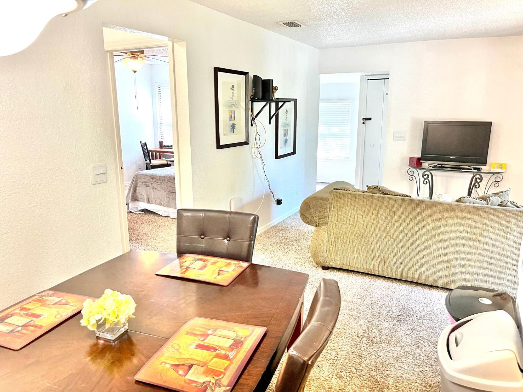 Daytona 2 Bed Apartment 10 Minutes To Beach With Balcony ポート・オレンジ エクステリア 写真