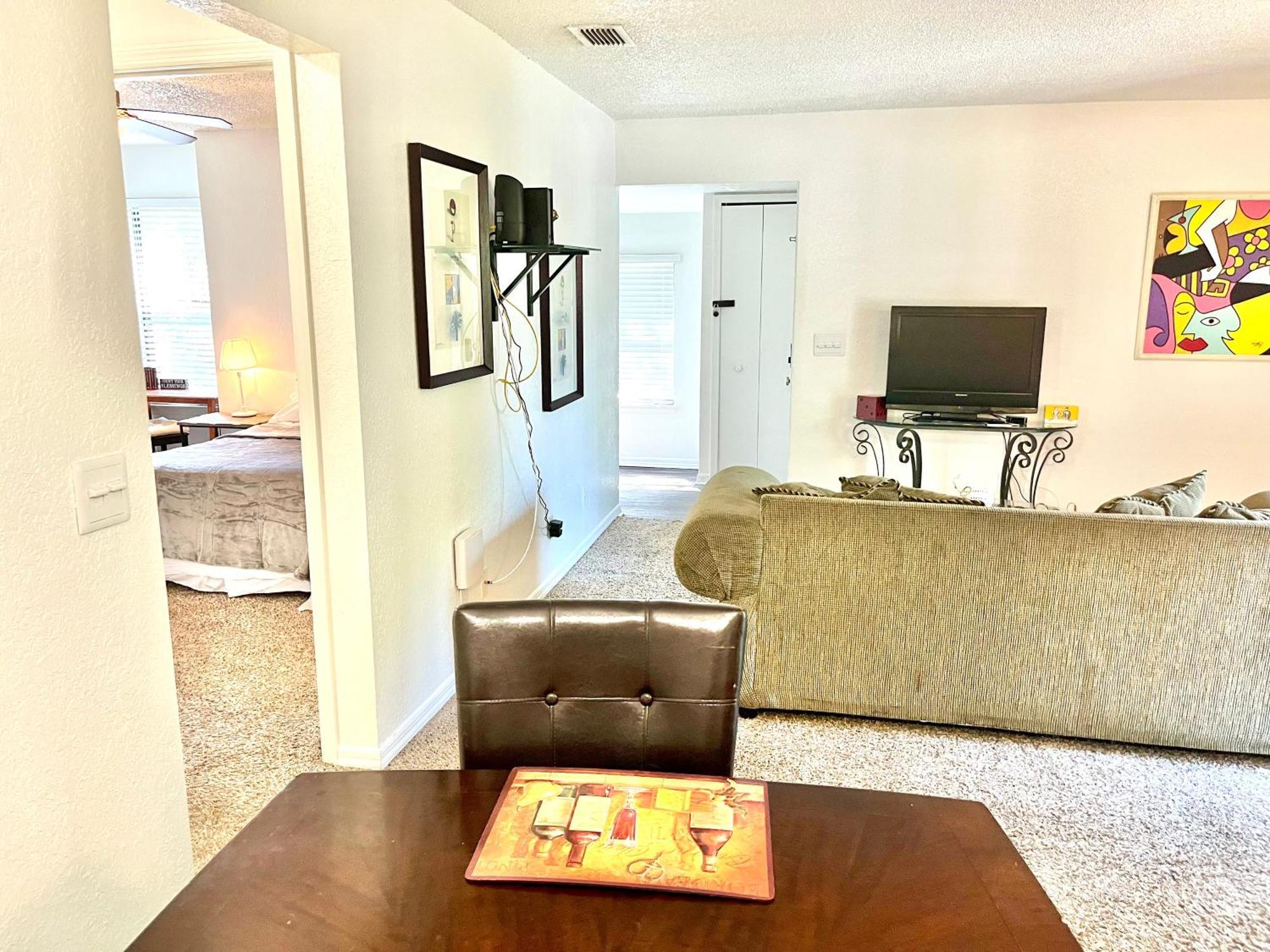Daytona 2 Bed Apartment 10 Minutes To Beach With Balcony ポート・オレンジ エクステリア 写真
