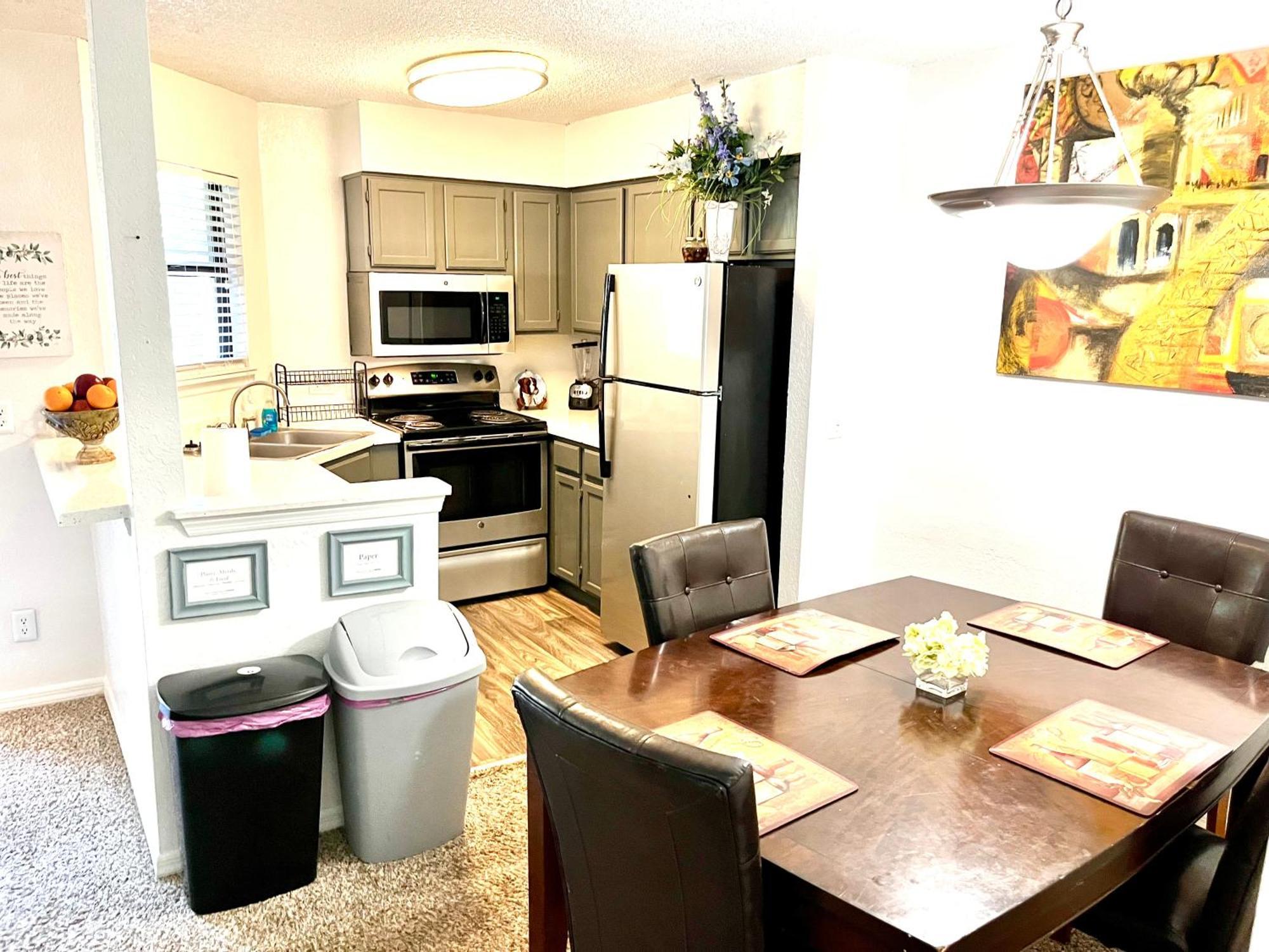 Daytona 2 Bed Apartment 10 Minutes To Beach With Balcony ポート・オレンジ エクステリア 写真