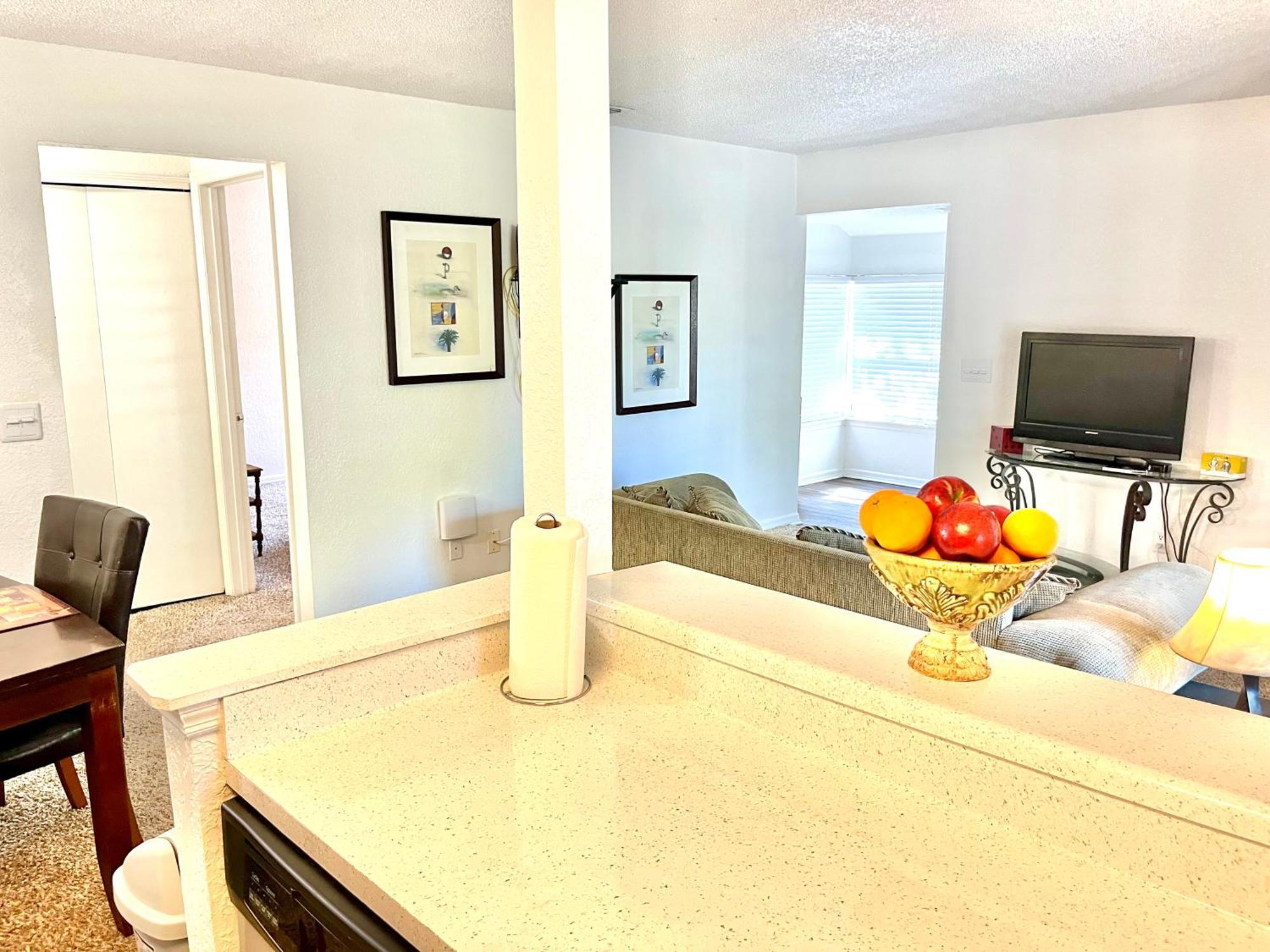 Daytona 2 Bed Apartment 10 Minutes To Beach With Balcony ポート・オレンジ エクステリア 写真