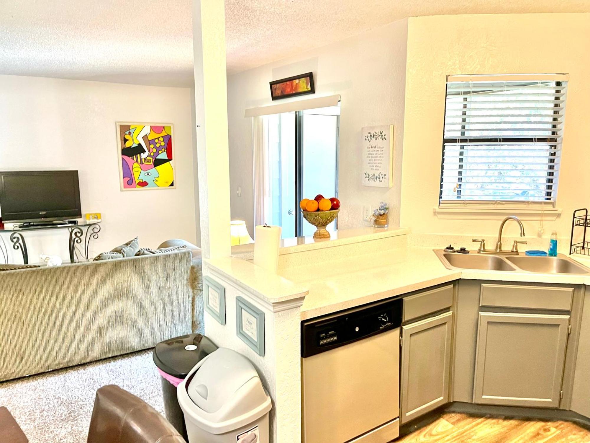Daytona 2 Bed Apartment 10 Minutes To Beach With Balcony ポート・オレンジ エクステリア 写真